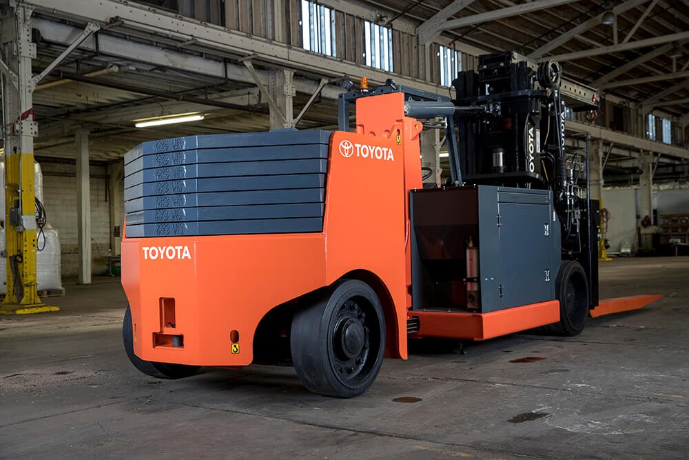 Toyota HighCapacity Adjustable Wheelbase Rigging Forklift Solutions